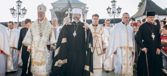 Главу УГКЦ у с. Крилос вітали тисячі паломників (ФОТО) 