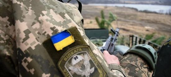 Внаслідок обстрілів на Донбасі поранено українського військового 