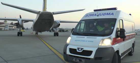 До Львова реанімаційно-операційним літаком евакуювали поранених воїнів