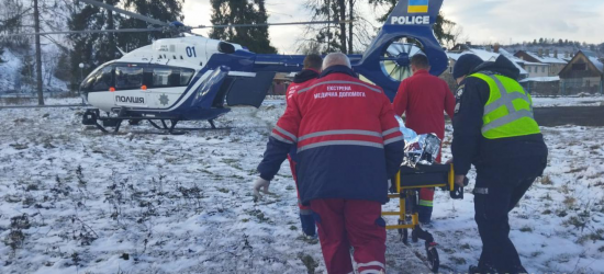 Поліцейський гелікоптер доправив до Львова пацієнта з підозрою на інфаркт