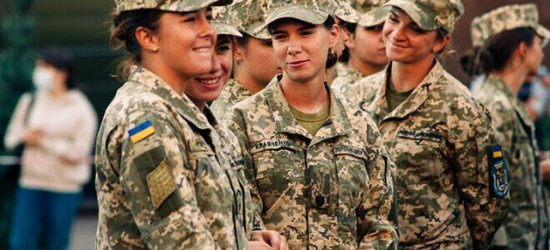 Тисяча і один військовий фейк: чому дехто помилково прирівнює нещодавно запроваджений облік для жінок до служби?