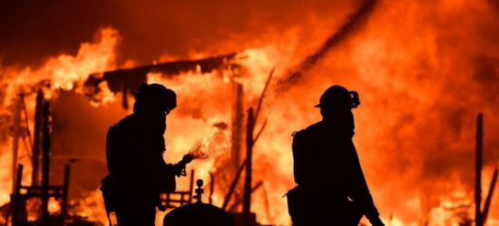 На Червоноградщині 9 рятувальників гасили пожежу в житловому будинку