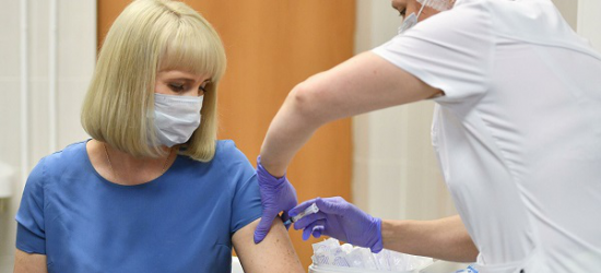 Завтра у 7 школах Львова запрацюють пункти вакцинації для бустерного щеплення вчителів