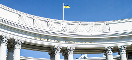 МЗС просить українців зберігати спокій і не сіяти паніку