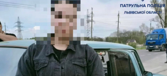 Львівські патрульні виявили жінку, яку розшукували за використання фальшивих грошей