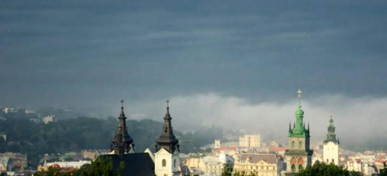 На Львівщину насувається потужний буревій: оголошено жовтий рівень небезпеки