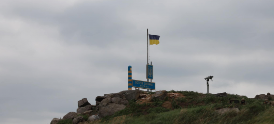На Зміїному встановили прапор України 