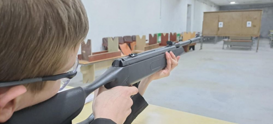 У Львові  школярі можуть повчитись стріляти у лазерному тирі