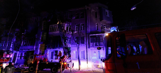 Рашисти поцілили ракетою у житловий будинок в центрі Харкова