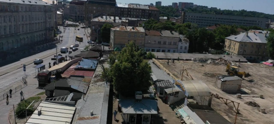 Суд скасував арешт на ринок «Добробут» у центрі Львова