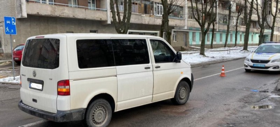 У Львові водій буса збив 39-річну жінку (ФОТО)