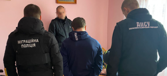 На Львівщині оголосили підозру ділку, який допомагав ухилянтам виїхати за кордон