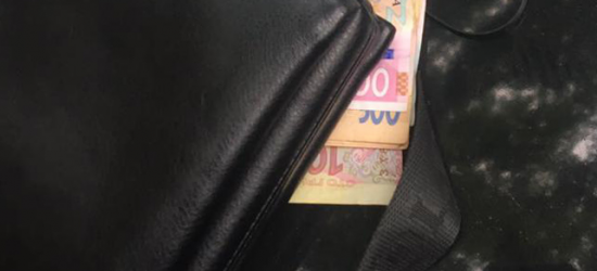 Побили й відібрали сумочку з грошима: у Львові поліцейські затримали зловмисників, які пограбували одеситку
