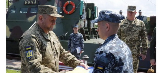 Залужний особисто проконтролював передачу ВМС України катера «Буча» (ФОТО)