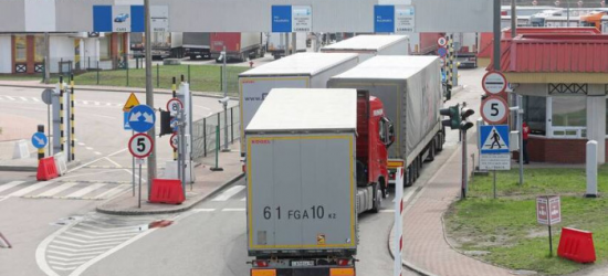Україна та Польща продовжили дію дозволів на транзитні вантажні перевезення до третіх країн