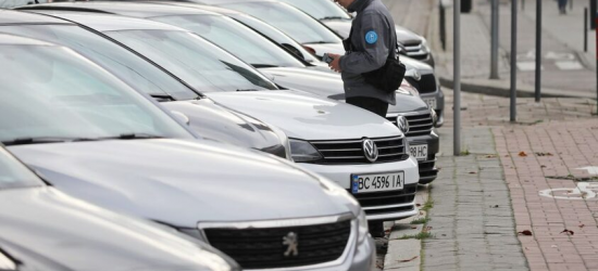 Львів шукає інспекторів з паркування