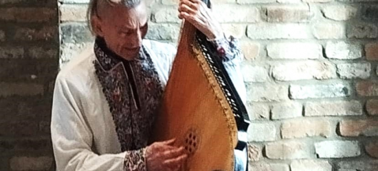 Мандрівний кобзар з Нікополя у Добромилі виступив з концертом