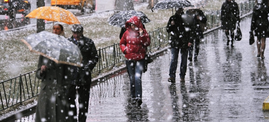 У перший день зими на Львівщині обіцяють часом сніг та мокрий сніг
