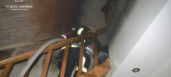 У Винниках рятувальники гасили пожежу в житловому будинку